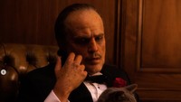 The Weeknd menjadi sorotan setelah tampil sebagai Don Vito Corleone, karakter yang diperankan Marlon Brando di film The Goodfather. Dok. Instagram