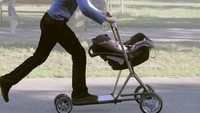 Skuter Stroller Bayi. Kalau biasanya mendorong bayi dengan berjalan kaki, penemuan ini memudahkan kamu untuk mengjangkau tempat lebih cepat karena stoller bayi ini dilengkapi dengan skuter. (Pinterest.com)