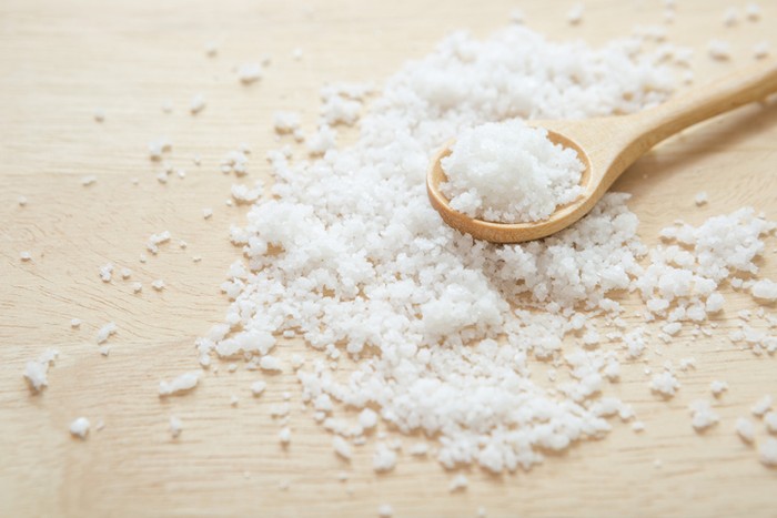 7 Tanda Tubuh Kebanyakan Asupan Garam yang Perlu Kamu Tahu