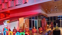 Tak hanya itu, aksi puluhan penari dengan panduan teknologi siap memeriahkan event tersebut. Wishnutama yang ditunjuk sebagai pengarah kreatif mengatakan penampilan budaya tidak bisa selalu konvensional. Dengan sentuhan teknologi diyakini akan bisa membuat generasi muda kian mencintai budaya. Foto: Aceh Cultural Performance. Foto: Idham/detikcom