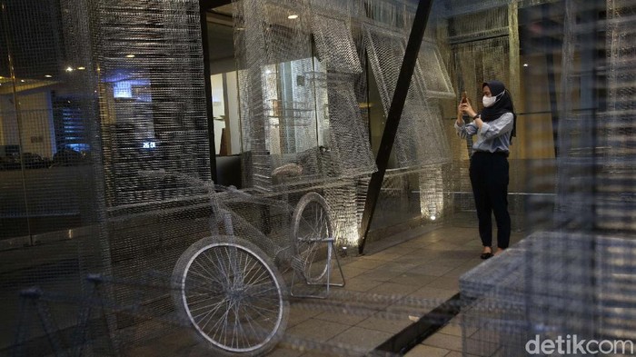Gelaran Pameran Indonesian Contemporary Art & Design (ICAD) ke-11 digelar di Grand Kemang Hotel, Jakarta, Rabu (3/11/2021). Yuk merapat.