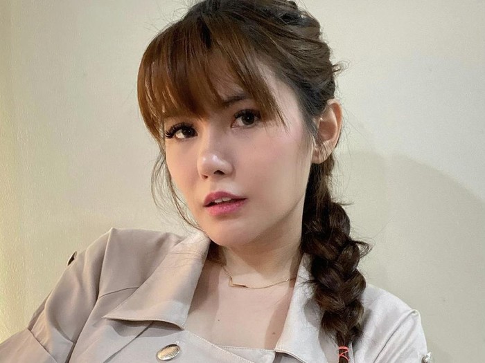 Angela Lee menyesal usai menjalani operasi hidung.