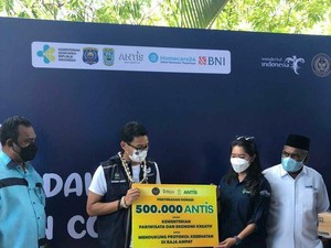 Antis Gelar Vaksinasi & Beri Donasi buat Pelaku Parekraf di Raja Ampat