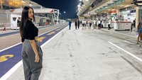 Kedatangannya untuk menyaksikan balapan yang baru saja dijalani Sean Gelael. Foto: Instagram Anya Geraldine