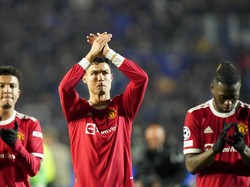 Berkat Cristiano Ronaldo, MU pun pulang dengan hasil seri 2-2 di markas Atalanta. (Foto: AP/Luca Bruno)