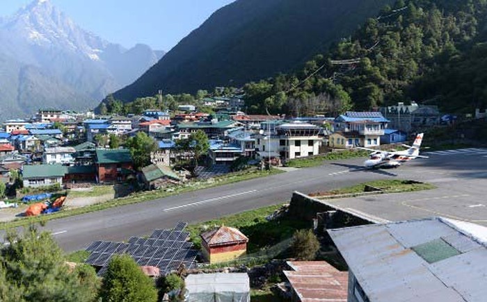 A private aircraft prepares for take off at the Tenzing-Hillary Airport in Lukla, some 140 kms northeast of Kathmandu on March 22, 2020. - Nepal has suspended mountain expeditions and trekking amid the COVID-19 coronavirus outbreak. (Photo by PRAKASH MATHEMA / AFP)