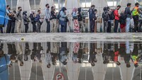 Sementara itu, Badan Pusat Statistik (BPS) mencatat jumlah penumpang kereta commuter atau Kereta Rel Listrik (KRL) sebanyak 8,7 juta orang pada September 2021. Angka ini mendominasi jumlah penumpang kereta di Jawa dan Sumatera yang totalnya mencapai 9,6 juta penumpang. 