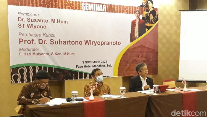 Budayawan-sejarawan memberi masukan terkait suksesi Pura Mangkunegaran, Solo, Rabu (3/11/2021).