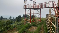 Untuk berkemah, tarifnya tetap terjangkau. Tiket masuk Bukit Alesano dibanderol sebesar Rp. 10.000 dan untuk berkemah traveler akan dikenakan biaya sebesar Rp. 15.000. Bentang alam yang dapat disaksikan secara 360 derajat di bukit ini dapat menyegarkan siapapun yang memandang. (dok. Pribadi Azril Shiva/Instagram @frameofjndrl)