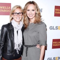 Penyanyi country Chely Wright menikahi pasangan lesbinya Lauren Blitzer pada 2011. Mereka disebut sebagai power couple karena keduanya adalah aktivis LGBTQ. Foto: dok. Getty Images