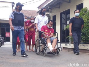 Pria Surabaya Ngaku Intel, Todongkan Pistol Lalu Rampas Motor Warga