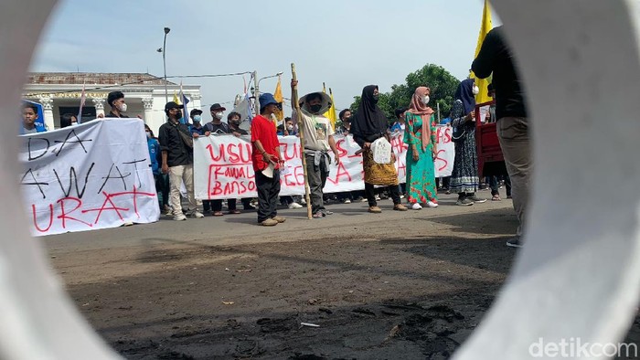 Demo Mahasiwa di Karawang Soroti Program BPNT