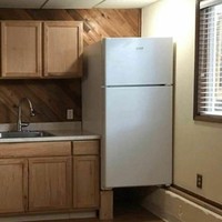 Kalau yang satu ini desainnya pasti tidak akan terpikir olehmu sebelumnya. Kulkasnya jadi terlihat seperti melayang. Bagaimana menurutmu? Foto: instagram/pleasehatethesethings