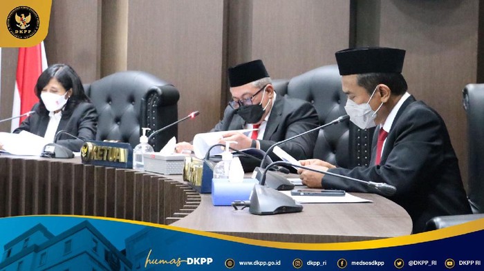 Dewan Kehormatan Penyelenggara Pemilu (DKPP) memecat Anggota KPU Kabupaten Kaur, Meixxy Rismanto (Situs DKPP)