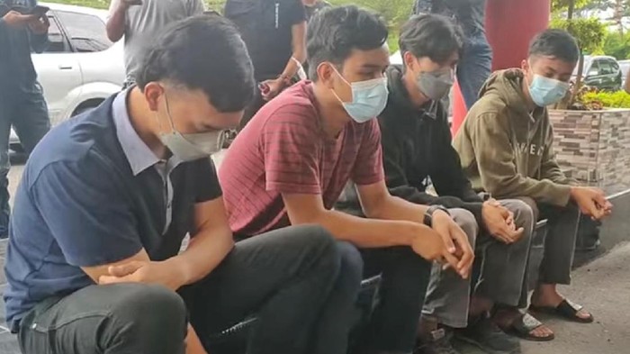 Empat terduga pengeroyok mahasiswa berinisial ART (20) di Politeknik Negeri Sriwijaya ditetapkan jadi tersangka. Keempat tersangka juga ditahan. (dok Istimewa)