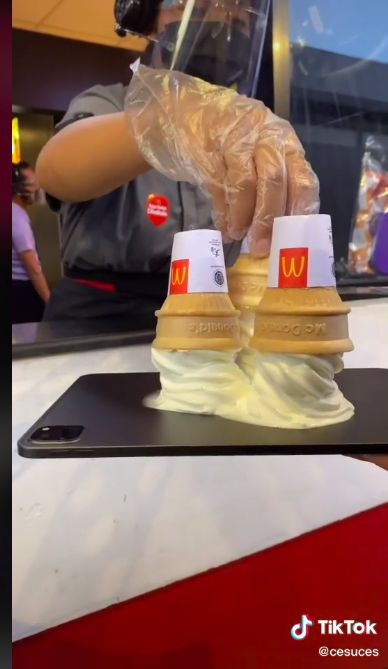 Waduh! Wanita Ini Bikin Es Krim Geprek pakai Wadah iPad Pro