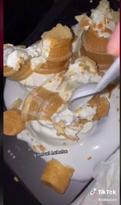 Waduh! Wanita Ini Bikin Es Krim Geprek pakai Wadah iPad Pro