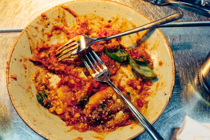 7 Etika Makan Teraneh di Dunia dari Kentut hingga Sendawa