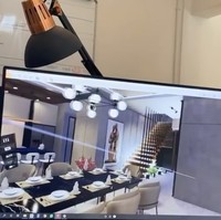 Warna alam tampak mendominasi interior. Seperti yang terlihat di dapur dan ruang makan. (Foto: Instagram/@inijedar @v.andrianto)