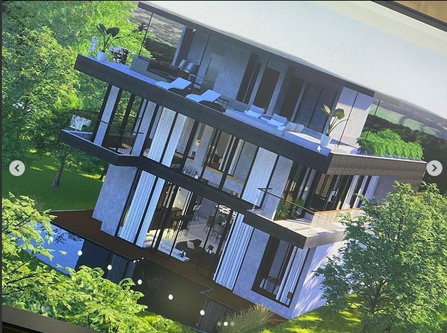 Belum lama ini di Instagram, Jessica Iskandar dan Vincent Verhaag memamerkan desain rumah baru mereka. Tampak depan, rumah tersebut hadir dalam arsitektur yang bergaya minimalis-tropis. (Foto: Instagram/@inijedar @v.andrianto)