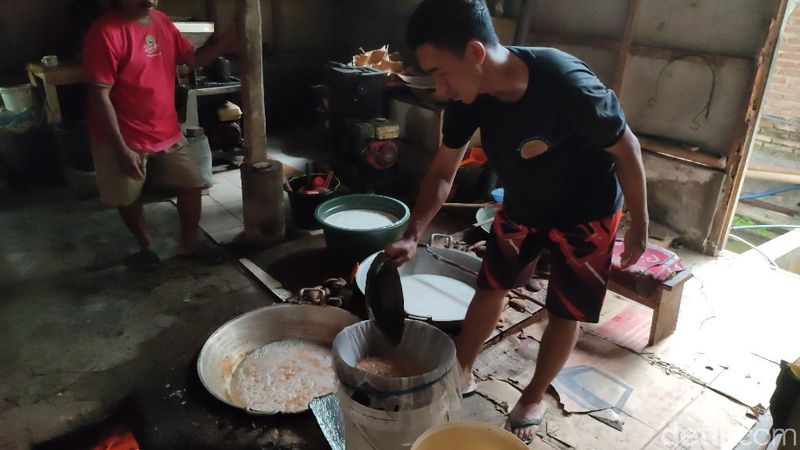 Begini Proses Pembuatan Galendo, Makanan Ciamis yang Manis dan Gurih