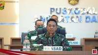 Salah satunya adalah saat berulang tahun, beliau menerima sebuah kejutan dari suami tercinta. Dirayakan oleh seluruh satuan Persit KCK, Hetty Andika Perkasa terlihat begitu haru. Foto: Instagram #andikaperkasa