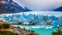 Gletser Perito Moreno berada di atas Danau Argentino, Taman Nasional Los Glaciares Patagonia. (Getty Images/iStockphoto)