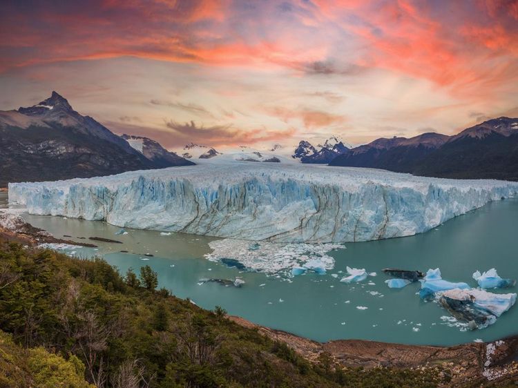 Potret Indah Gletser yang Hidup dan Bernyawa