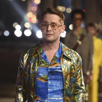 Pemeran Kevin McCallister dalam Home Alone, Macaulay Culkin adalah salah satu aktor cilik paling terkenal di era 90an. Kini ayah satu anak itu sudah berusia 41 tahun dan belakangan tidak terlalu aktif di dunia  hiburan. Baru-baru ini, pemain American Horror Story tersebut tampil jadi model di fashion show Gucci.Foto: Jordan Strauss/Invision/AP