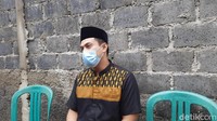 Temmy Rahadi turut datang melayat ke kediaman Hanna Kirana. Keduanya memang beberapa kali syuting dan bergabung dalam judul sinetron yang sama. Foto: Febri/detikHOT