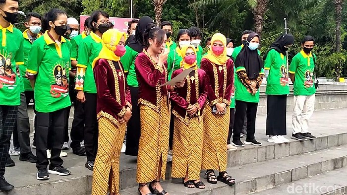 Himpunan Kawula Muda Mangkunegaran (HKMM) menyatakan sikap terkait penerus takhta KGPAA Mangkunegara IX, Solo, Rabu (3/11/2021).