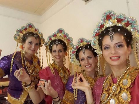 Penari iringan pengantin tradisi bugis makassar asli gadis dari eropa semua