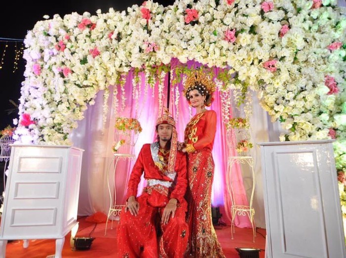 Foto pernikahan Ijal dan Julie. Foto: Dok/pribadi Ijal. Foto pernikahan Ijal dan Julie. Foto: Dok/pribadi Ijal.