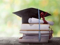 Legislator Imbau Kemendikdasmen Tertibkan Pungutan Wisuda Tak Wajar