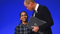 Gadis 14 tahun asal India itu diketahui merupakan salah satu finalis termuda Earthshot Prize yang merupakan sebuah penghargaan bagi para pemimpin lingkungan atas aksinya dalam menyelamatkan dan melindungi bumi. Jeff J Mitchell/Pool Photo via AP.