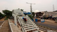 JPO di Jalan Kolonel Sugiono ini pun akan menambah daftar JPO kekinian yang ada di kawasan ibu kota.