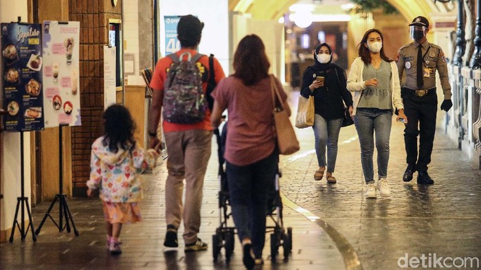 Jakarta PPKM Level 1, Kapasitas Mal Buka 100 Persen Jakarta kini berstatus PPKM Level 1. Sejumlah aturan pun diperlonggar, salah satunya mal yang kini dapat menerima pengunjung hingga 100 persen.