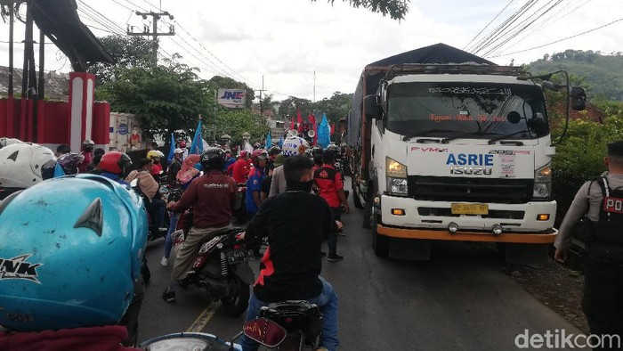 Jalan Raya Sumedang sempat macet 2 kilometer