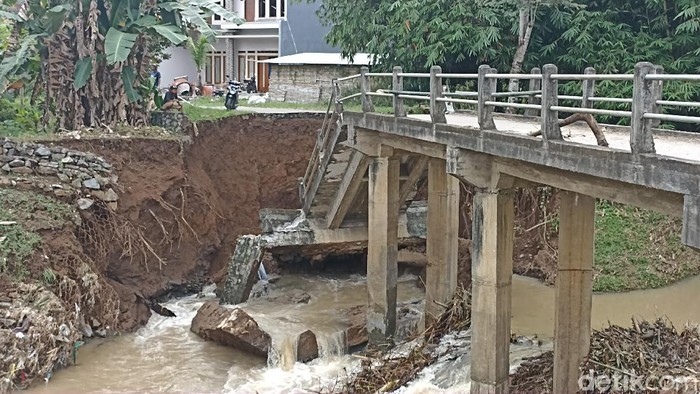 jembatan di tulungagung