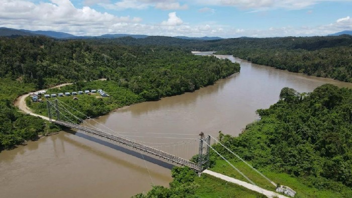 Jembatan Meteor di Papua Jembatan Meteor di atas Sungai Mamberamo, Papua