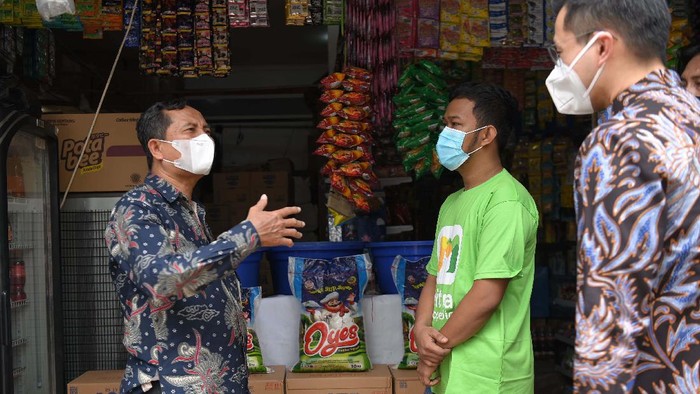 Kemenkop Dukung Pembinaan UMKM Melalui Digitalisasi Kementerian Koperasi dan UKM RI berkolaborasi dengan Tokopedia. Kerja sama ini untuk pembinaan dan pemberdayaan pelaku usaha mikro melalui program digitalisasi warung.