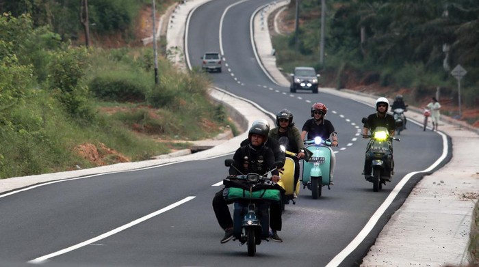 Komunitas Vespa Touring ke Pulau Belitung Komunitas Vespagraphy gelar touring ke Pulau Belitung. Kegiatan ini dalam rangka menyambut 1 dekade komunitas Vespagraphy.
