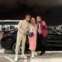 Dalam unggahan-unggahannya itu terlihat Lesti Kejora yang tampak bahagia berfoto bersama Rizky Billar dan Siti KDI. Baby bump di perutnya pun sudah terlihat semakin membesar. Foto: Instagram/@siti_perk