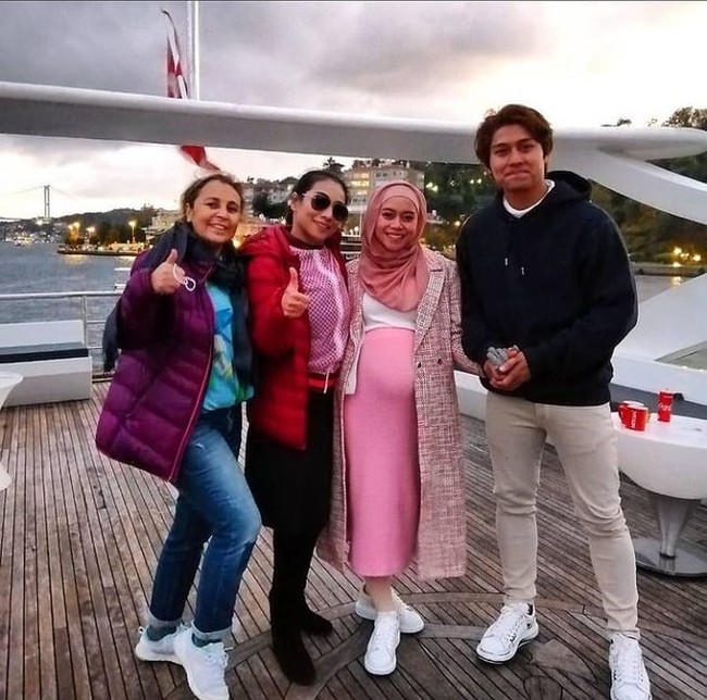 Seperti yang terlihat dalam unggahan-unggahannya, baby bump di perut Lesti Kejora sudah sangat jelas terlihat. Diketahui bahwa saat ini Lesti dan Billar sedang menunggu kelahiran anak pertamanya. Foto: Instagram/@siti_perk