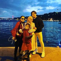 Selama berada di Turki, Lesti Kejora dan Rizky Billar memang telah mengunjungi berbagai tempat. Tak hanya itu saja, mereka juga menaiki kapal pesiar. Bagaimana menurutmu penampilan Lesti? Foto: Instagram/@siti_perk