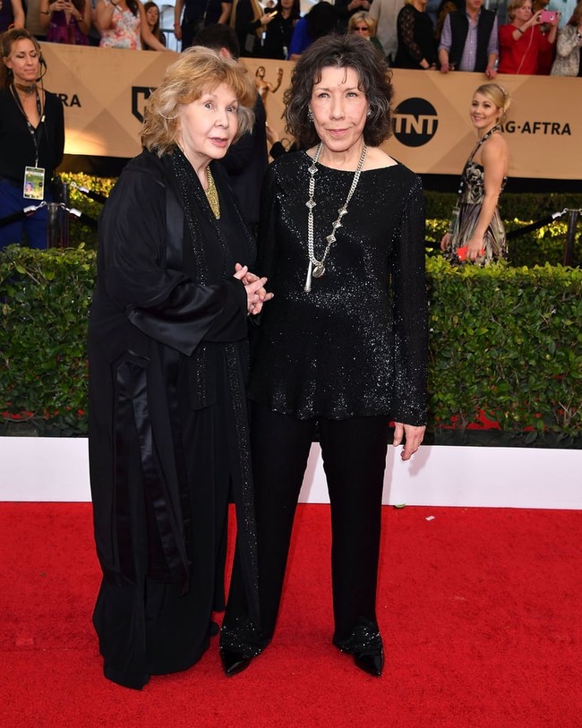 Aktris senior Lily Tomlin telah menjalin cinta dengan kekasih wanitanya Jane Wagner selama 42 tahun. Keduanya akhirnya memutuskan menikah pada 2013. Foto: dok. Getty Images