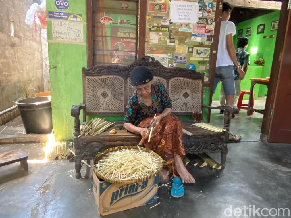 Mangut Lele Mbah Marto: Pedes Nampol Lele Asap Berkuah Merah di Yogyakarta