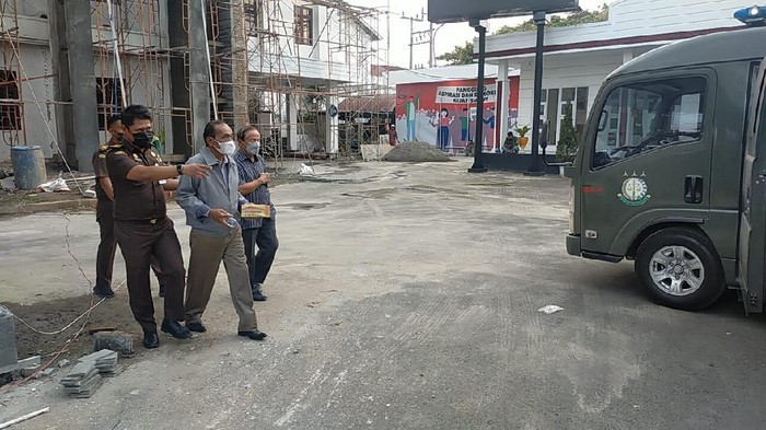 Mantan Bupati Tobasa, ST dan mantan Sekda Tobasa, PS ditahan Kejati Sumut