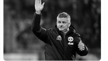 Saking frustasinya dengan permainan MU yang masih acak-acakan, netizen ini tetap ingin Ole out dan membawa Maguire bersamanya. Foto: Twitter