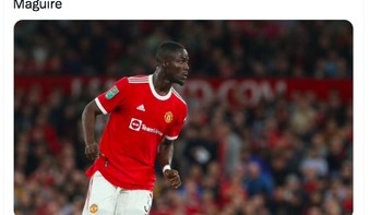 Eric Baily yang tampil perkasa dinilai lebih pantas menjadi pemain inti ketimbang Maguire. Foto: Twitter